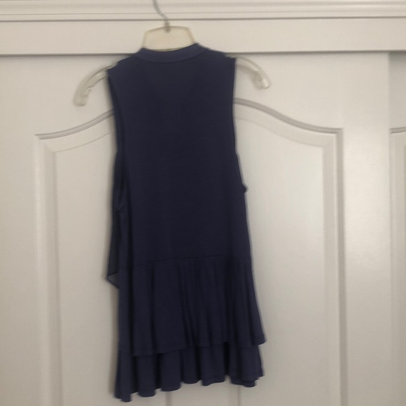 Blue sleeveless top - Picture 2 of 3